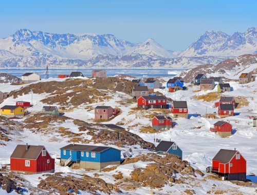 Kalaallit Nunaat? Suu, ajunngilaq! Two New Books on Greenland in Polish